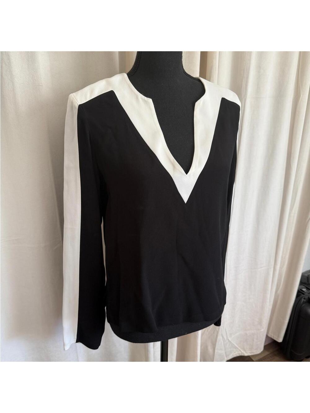 ZARA WOMAN Black and White V-Neck Blouse - size S